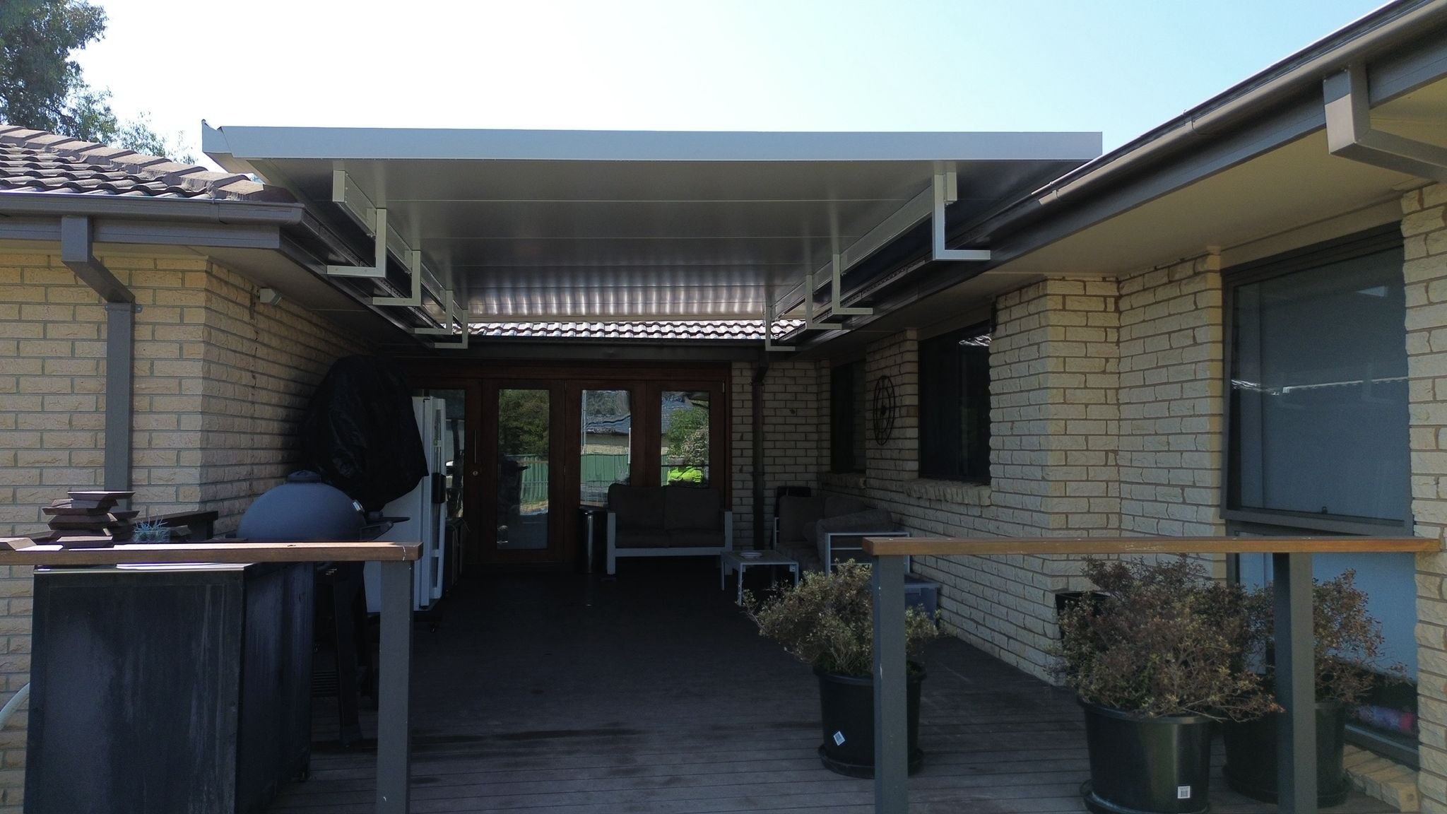 Fascia-fixed pergola with insulated roof panel and riser brackets, Fraser Canberra