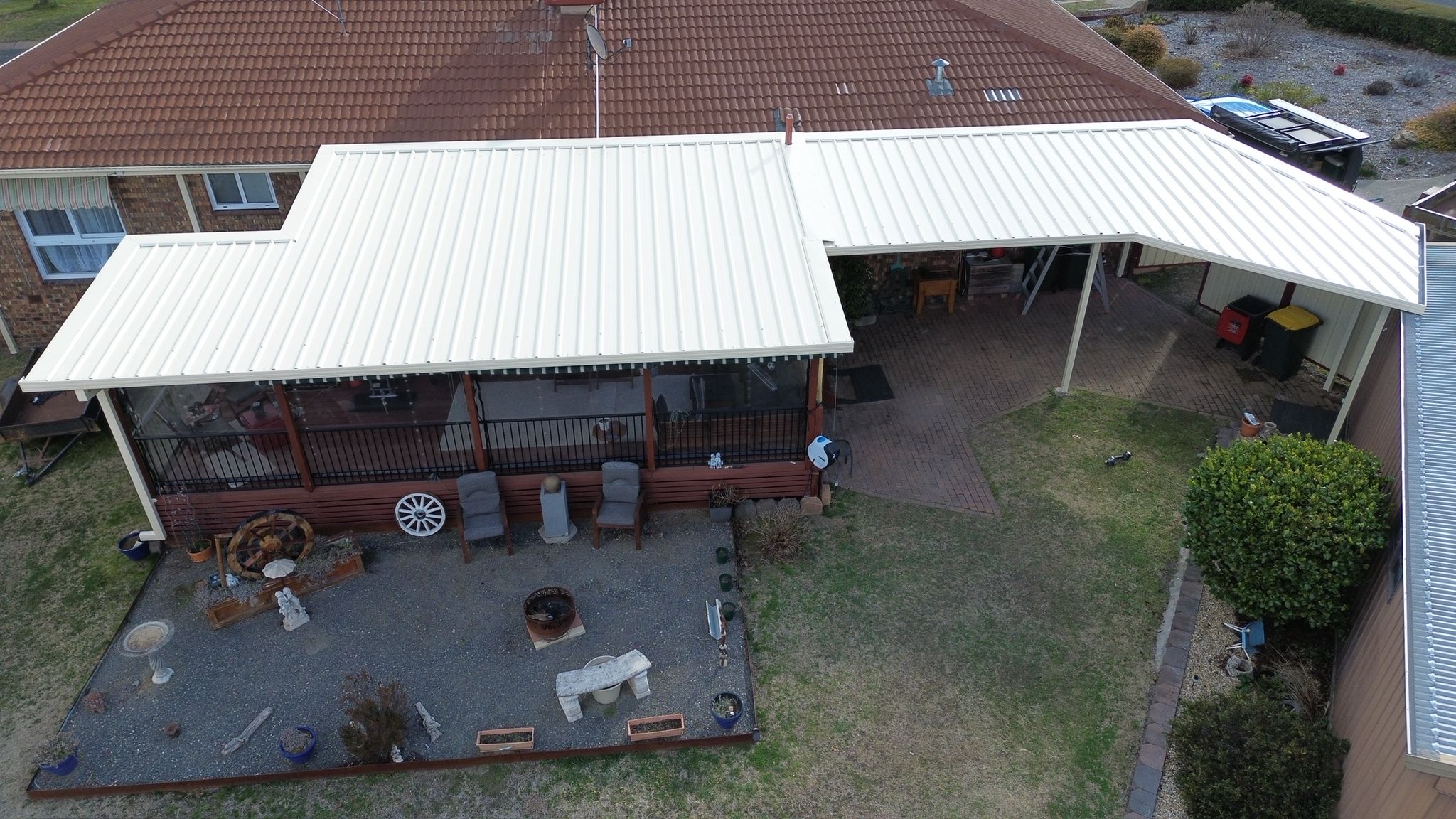 Fascia-fixed pergola on riser brackets with insulated roof, Gowrie Canberra